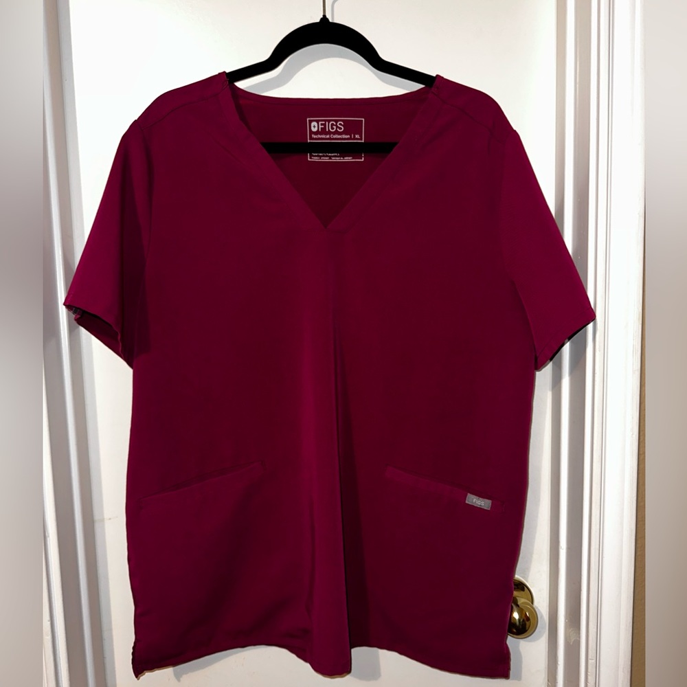 Figs scrub top